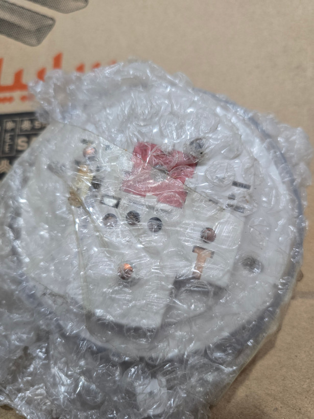 چراغ داخل اتاق ریج